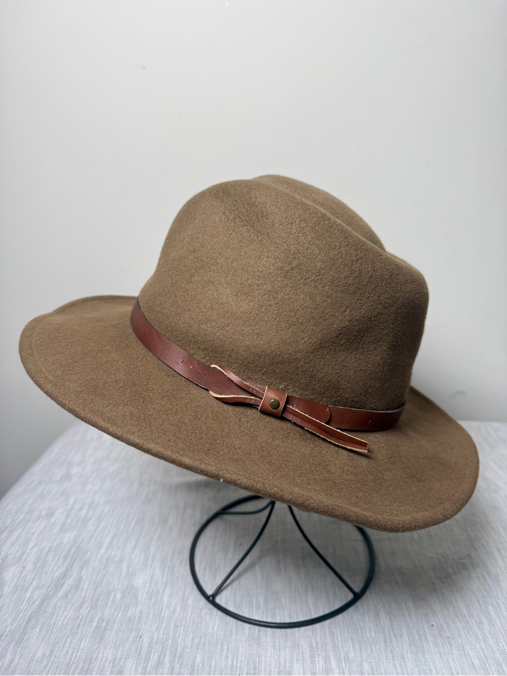 Dorfman Pacific 100% Wool Felt Outback Fedora Brown Leather Band Vintage Hat